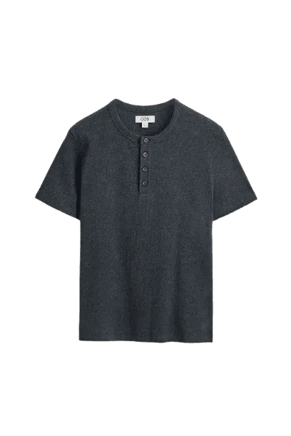 Camiseta Henley canalé slim fit COS