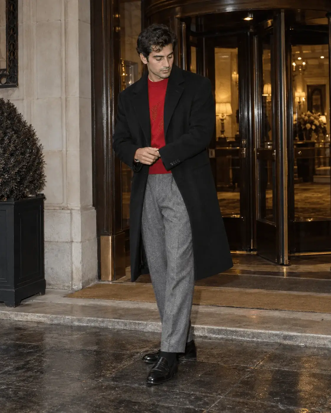 Outfit de invierno para hombre con jersey rojo, abrigo negro y pantalón de franela