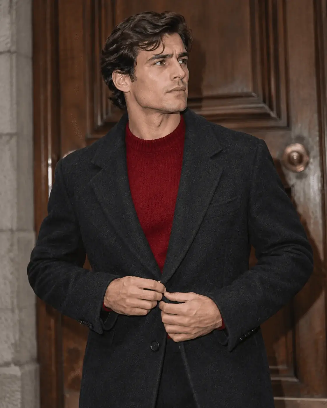 Jersey rojo de invierno para hombre con abrigo negro