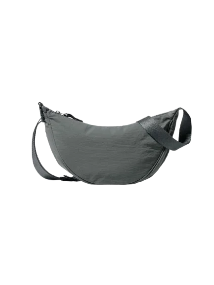 Bolso mini redondeado gris oscuro de Uniqlo