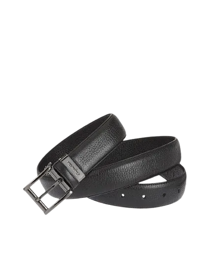 Cinturón negro de piel para traje de hombre